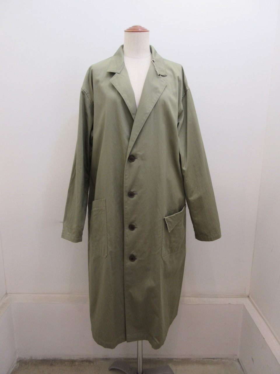 Y's YOHJI YAMAMOTO (ワイズ　ヨウジヤマモト) コットンツイル左衿ハズシロングコート：カーキ