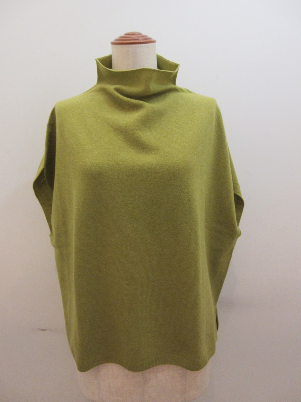 KEI Hayama PLUS(ケイハヤマプリュス) 12Gハイブリッドメリノウールホールガーメントオフネックベスト：ライトグリーン