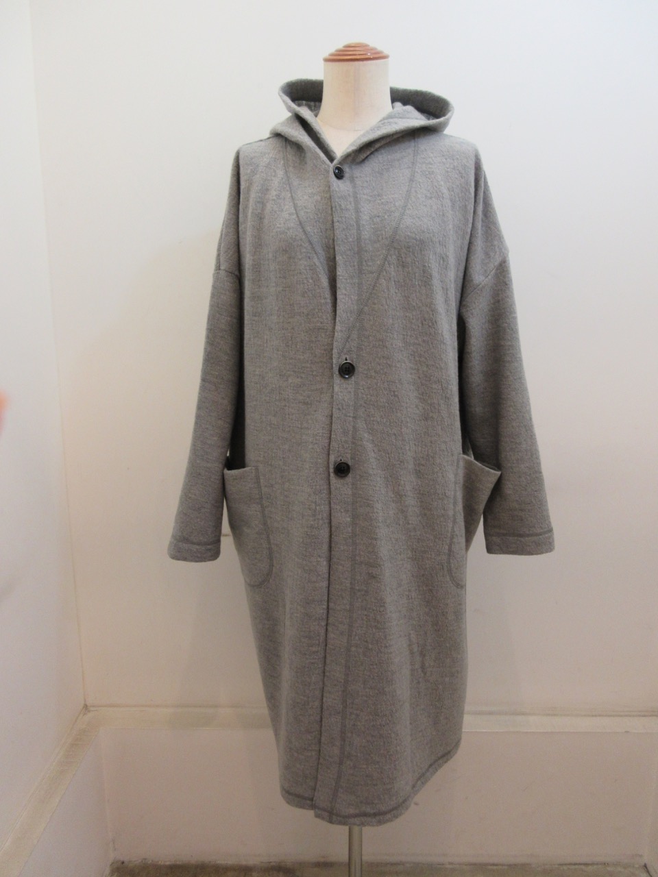 KEI Hayama PLUS(ケイハヤマプリュス) ガーゼクレータ天竺フード付きハーフコート：グレー