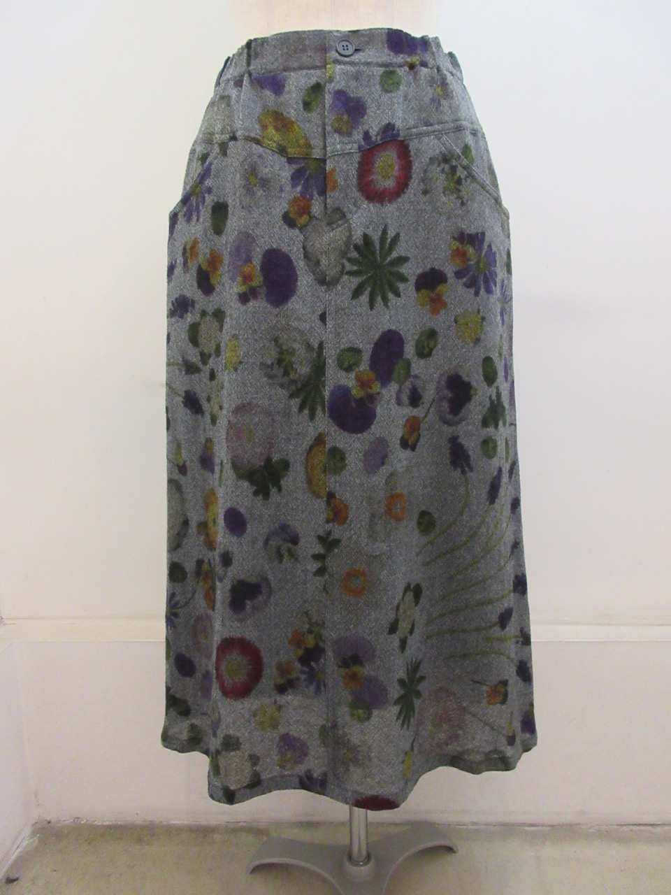 KEI Hayama PLUS(ケイハヤマプリュス) ボタニカルプリントウールガーゼウエストゴム セミフレアスカート：グレー