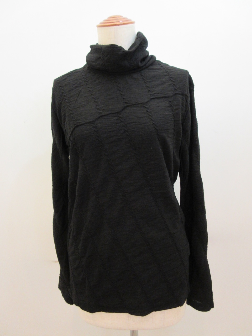 Y's YOHJI YAMAMOTO (ワイズ　ヨウジヤマモト) 斜めケーブルジャガード織りハイネック長袖Tシャツ:ブラック