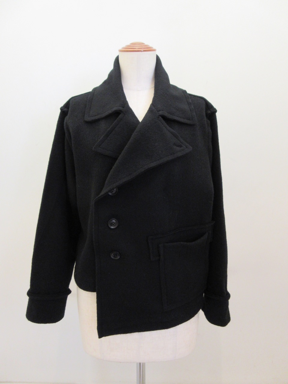 Y's YOHJI YAMAMOTO (ワイズ　ヨウジヤマモト) W/NY圧縮・起毛アンバランスシュート丈ジャケット:ブラック