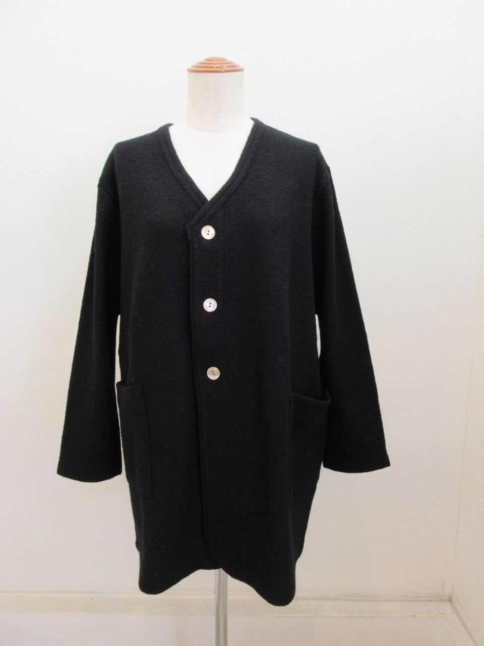 KEI Hayama PLUS(ケイハヤマプリュス) ブークレーミルドニットV衿ハーフジャケット:ブラック