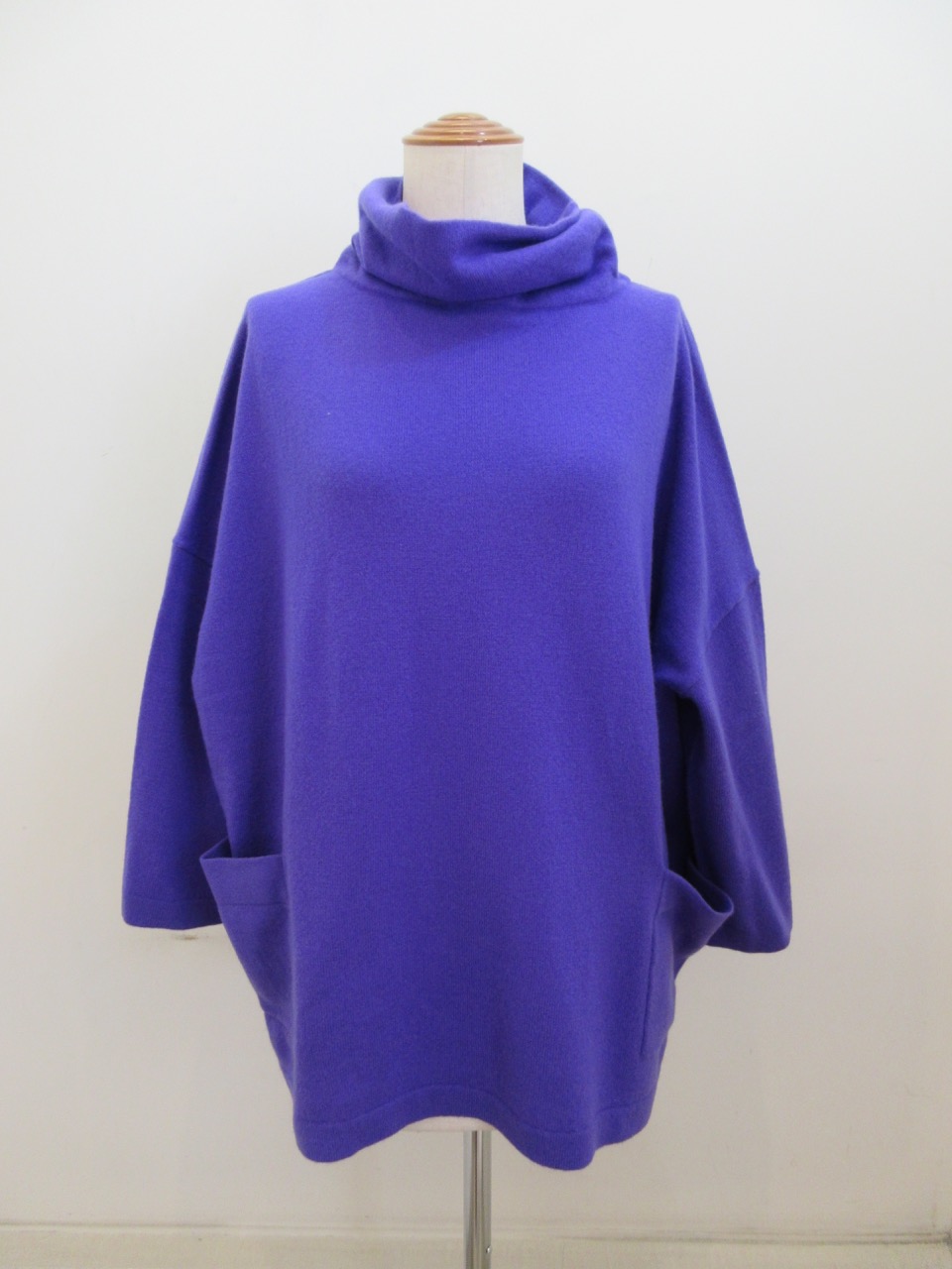 KEI Hayama PLUS(ケイハヤマプリュス) 12Gスーパーメリノウールオフネック長袖ニット：パープル