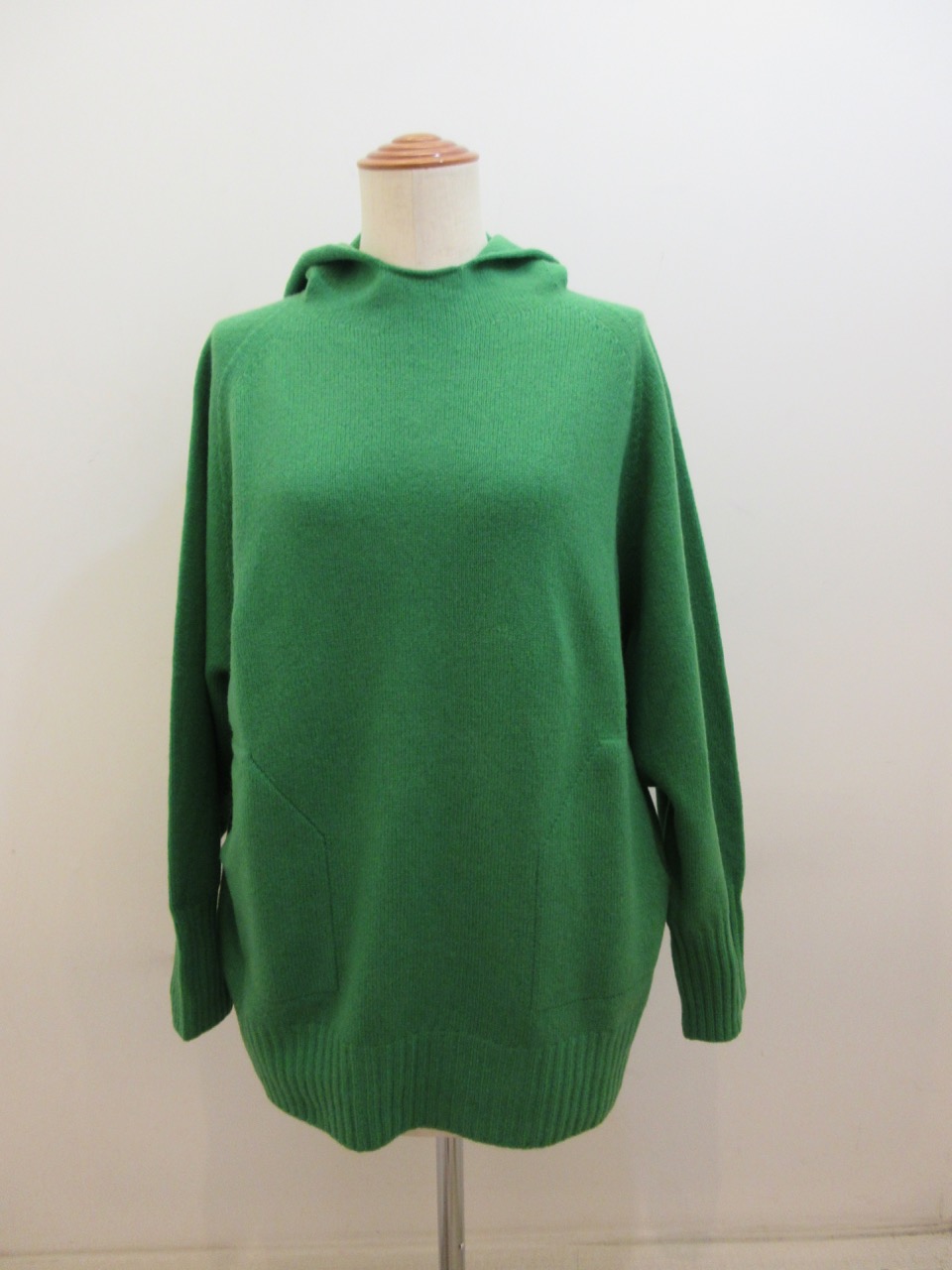 KEI Hayama PLUS(ケイハヤマプリュス) 7Gタスマニアウールホールガーメントフード付きニット：グリーン