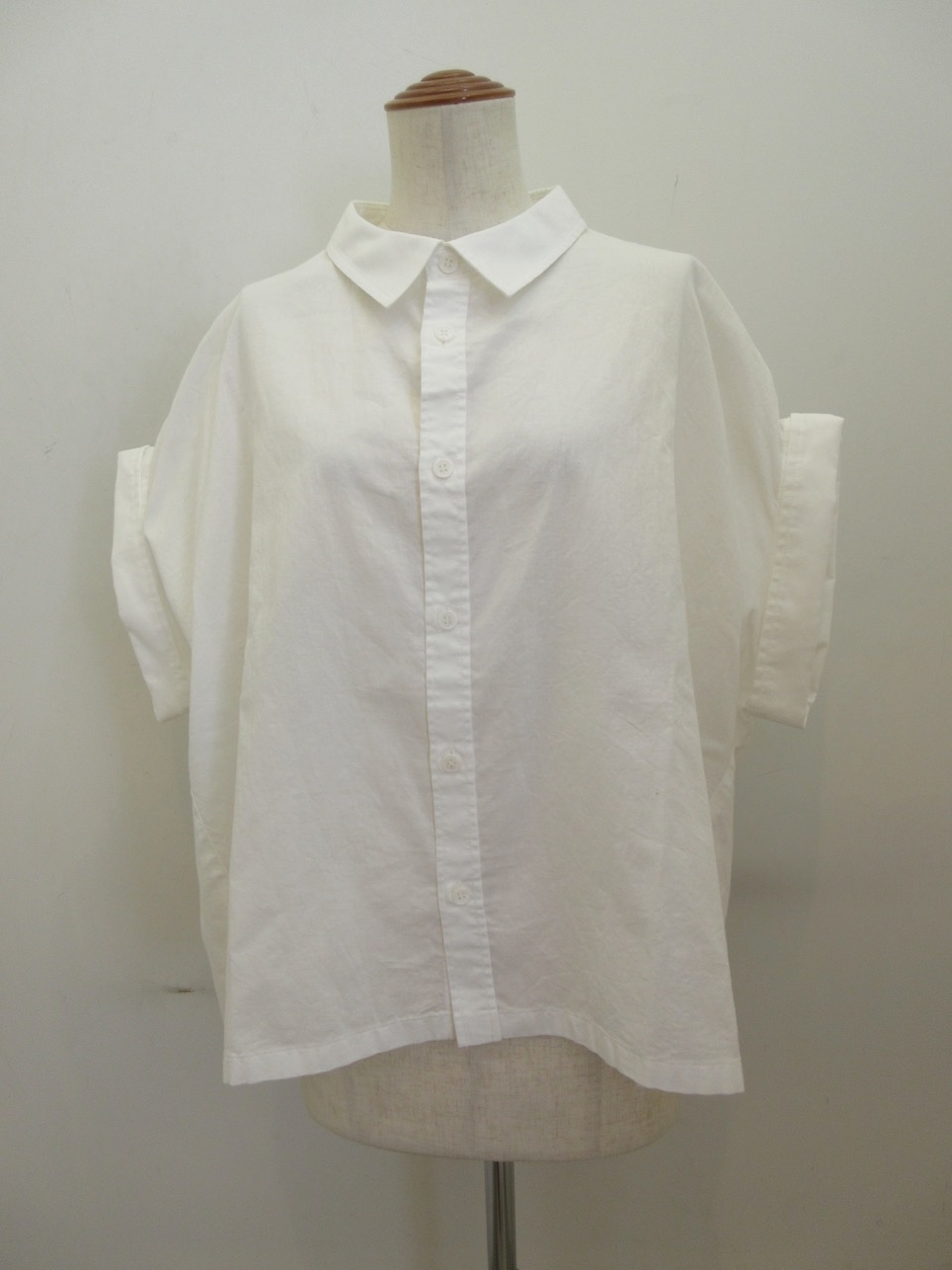 Y's YOHJI YAMAMOTO (ワイズ　ヨウジヤマモト) 薄ツイルチビ袖ショートブラウス：ホワイト