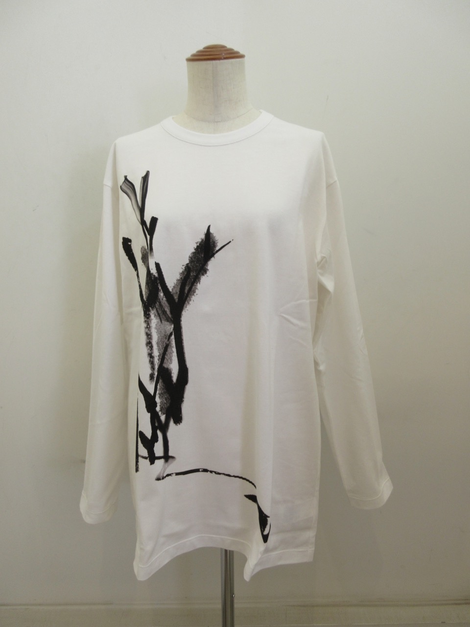 Y's YOHJI YAMAMOTO (ワイズ　ヨウジヤマモト) コットン天竺Y柄顔料プリント丸首長袖ビッグTシャツ：オフホワイト