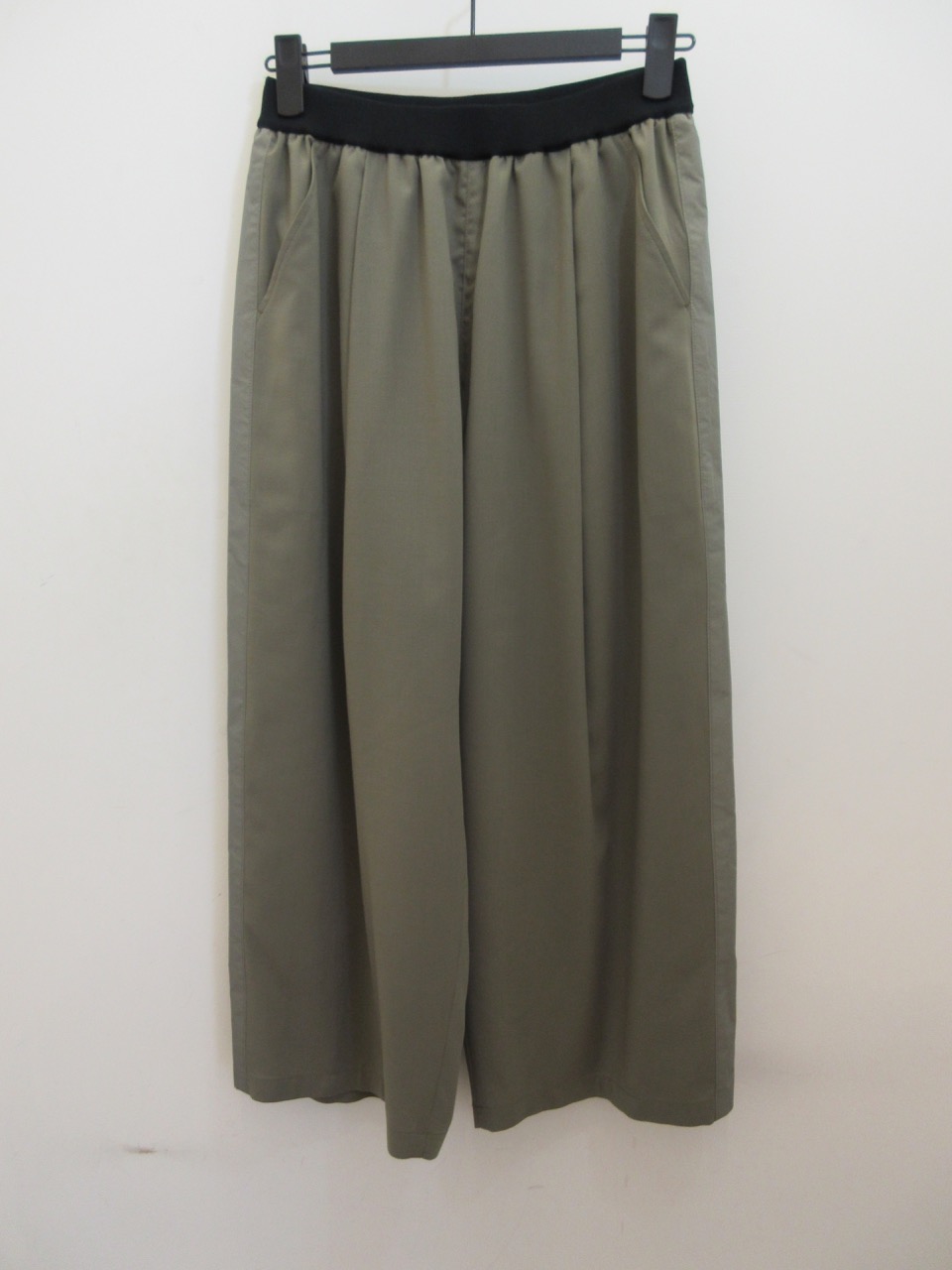 KEI Hayama PLUS(ケイハヤマプリュス)ポリレーヨンストレッチウォシャブルワンタックパンツ：カーキ