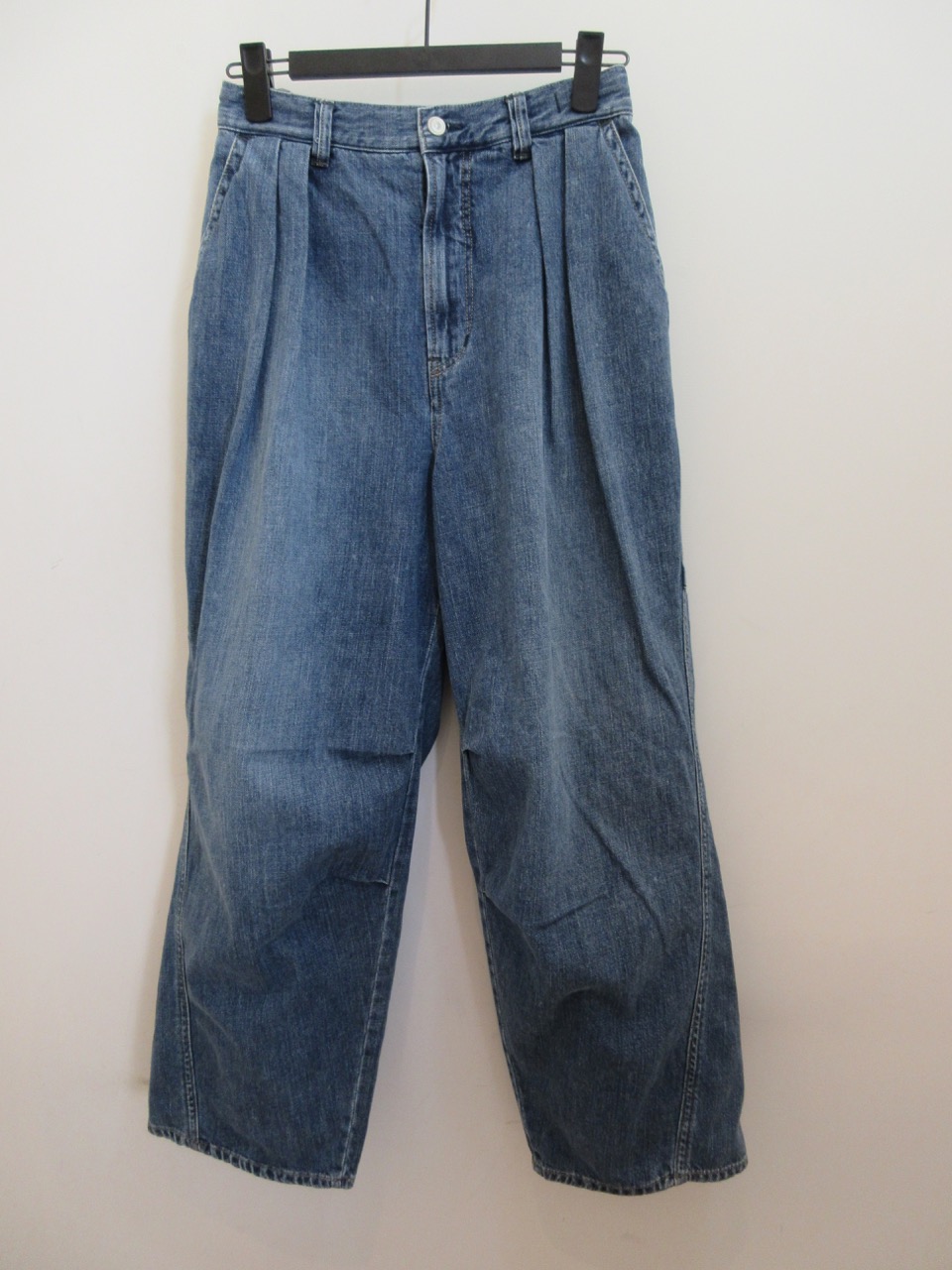 H.A.K (ハク) ドレープデニムパンツ：ブルー