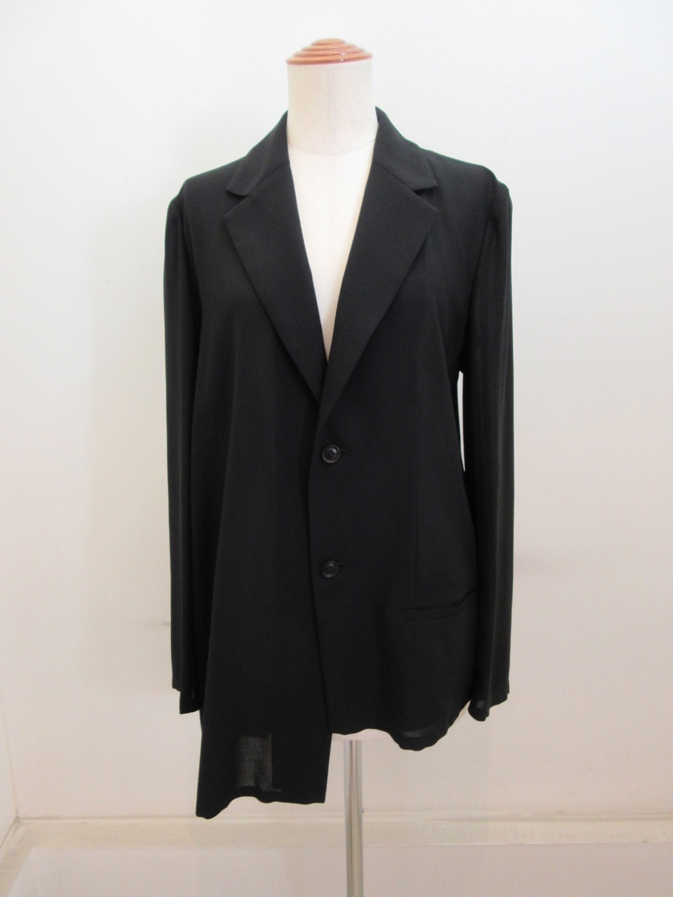 Y's YOHJI YAMAMOTO (ワイズ　ヨウジヤマモト) レーヨンナイロンガーゼ2釦アシンメトリジャケット：ブラック