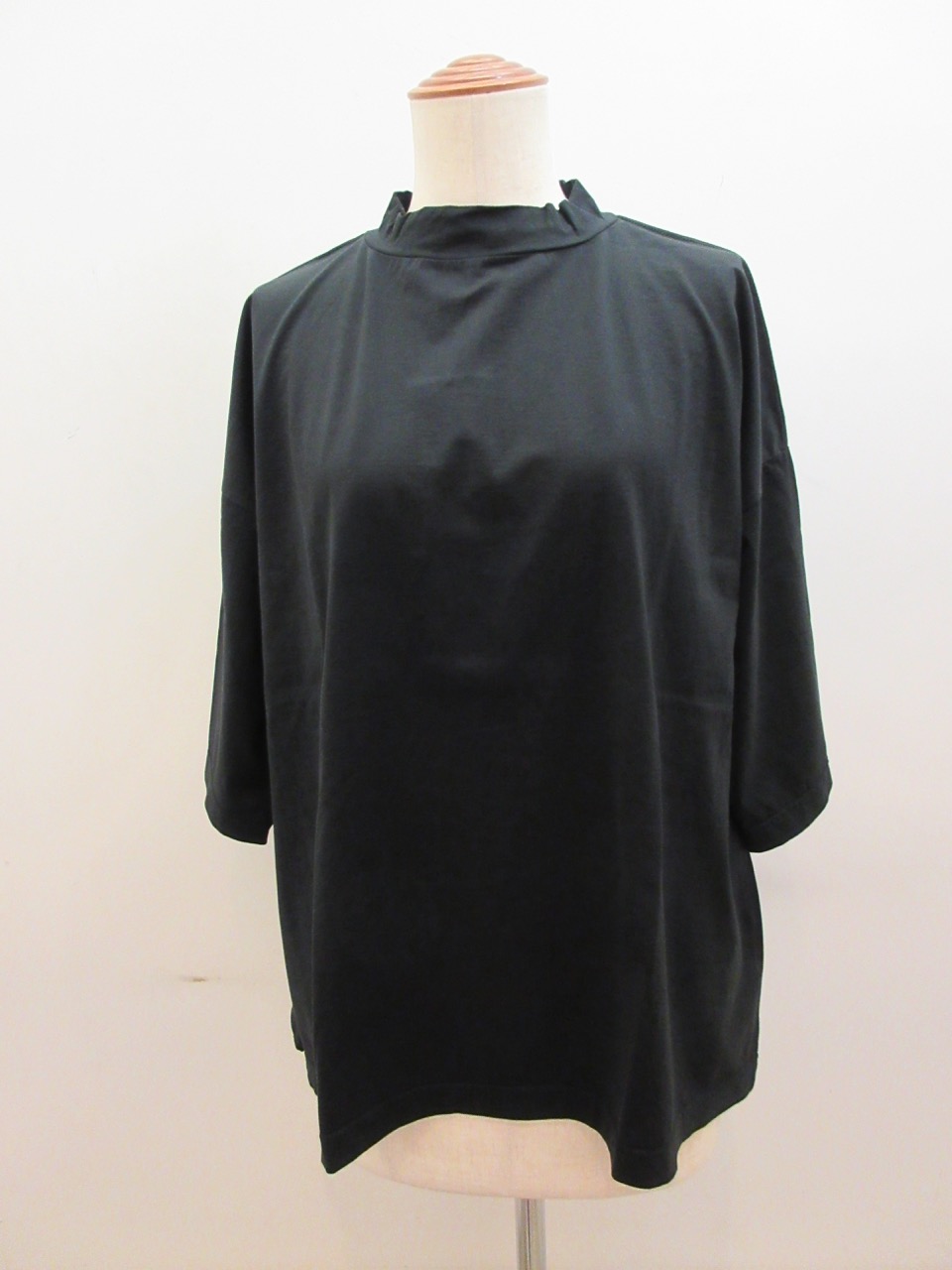 KEI Hayama PLUS(ケイハヤマプリュス)スーピマ天竺台襟六分袖Tシャツ:ブラック