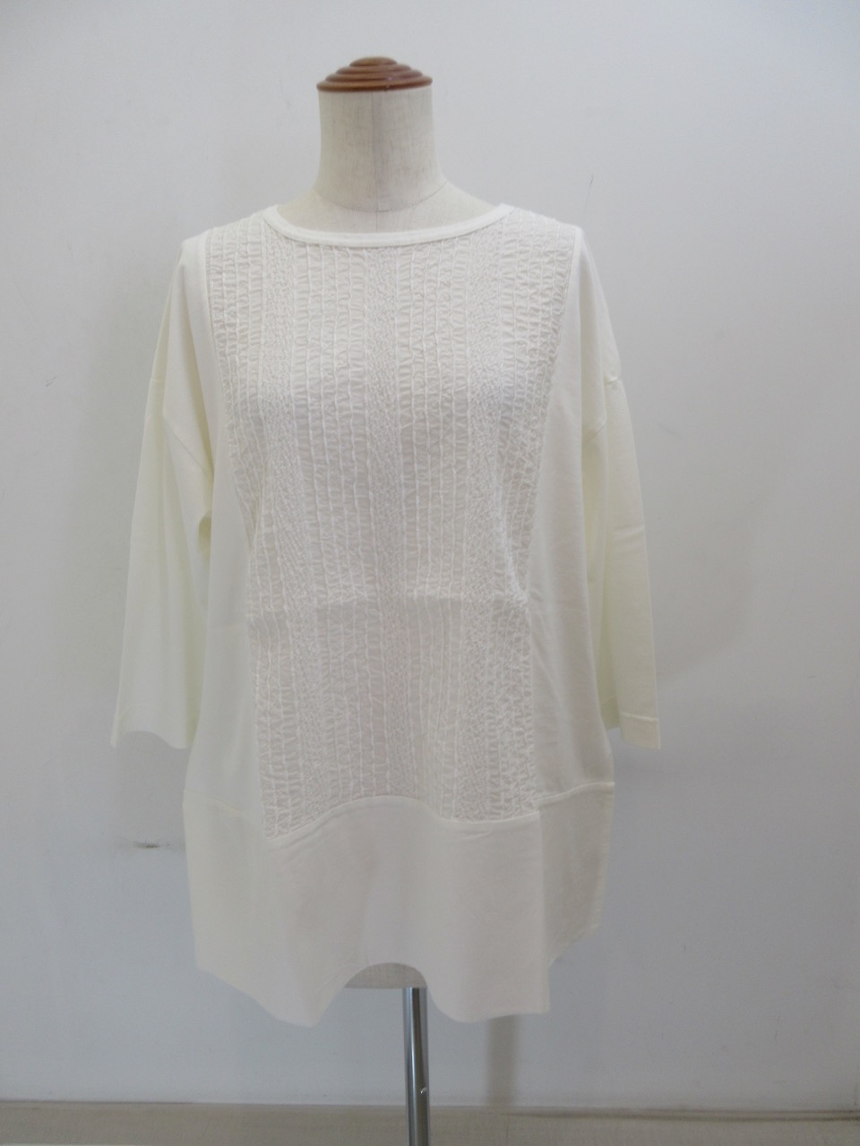 KEI Hayama PLUS(ケイハヤマプリュス) シャーリングレース×ロングスティーブルコットン天竺七分袖プルオーバ：ホワイト