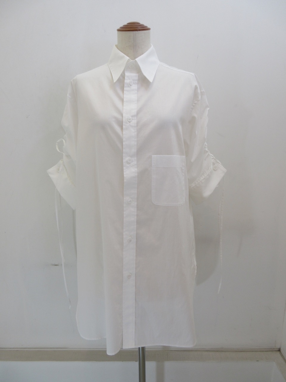 Y's YOHJI YAMAMOTO (ワイズ　ヨウジヤマモト) 綿ローン袖シャーリングブラウス：ホワイト