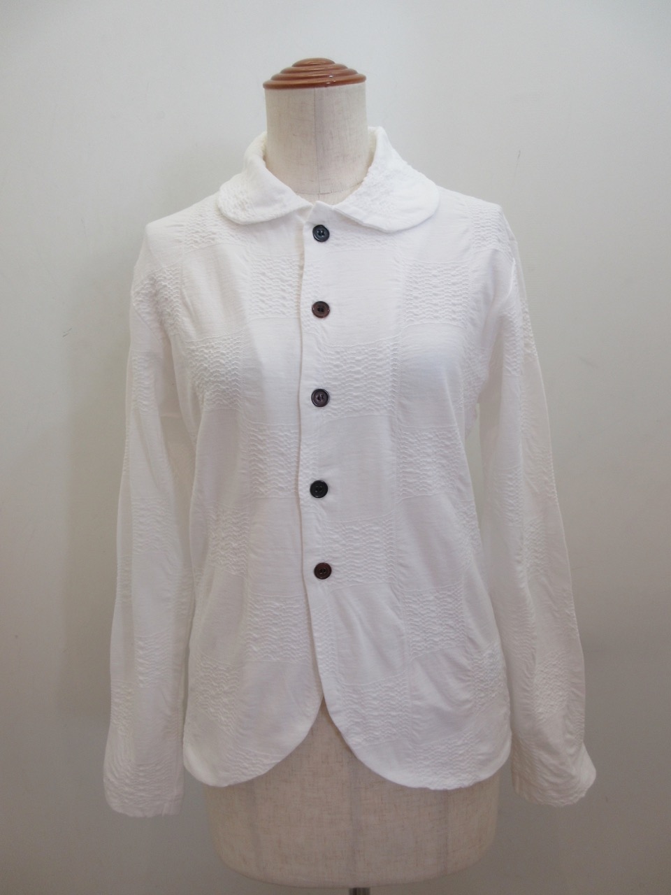 Y's YOHJI YAMAMOTO (ワイズ　ヨウジヤマモト) コットンブロックタックジャガード襟付き5釦カーディガン：オフホワイト