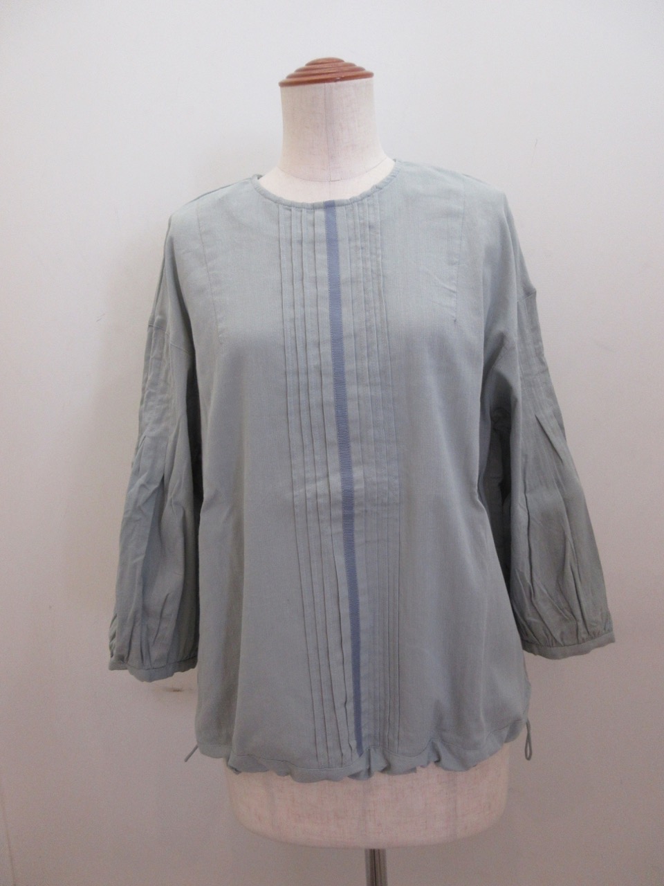 KEI Hayama PLUS(ケイハヤマプリュス) 高島ちぢみコットンマイクロピケフロントピンタック裾ゴム入れ七分袖プルオーバー:ブルー