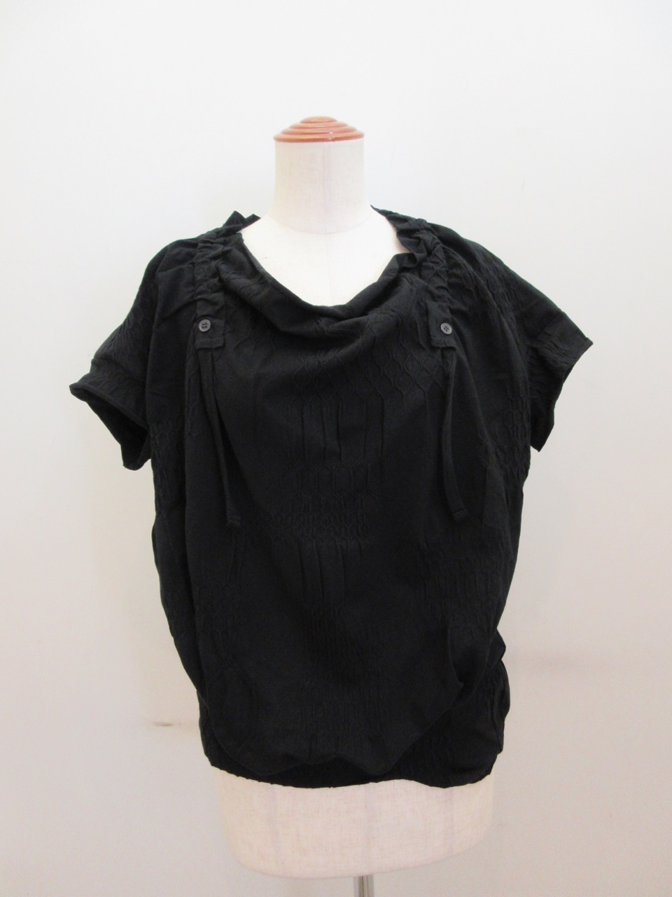 Y's YOHJI YAMAMOTO (ワイズ　ヨウジヤマモト) スモッキングジャガードギャザー衿プルオーバー-:ブラック