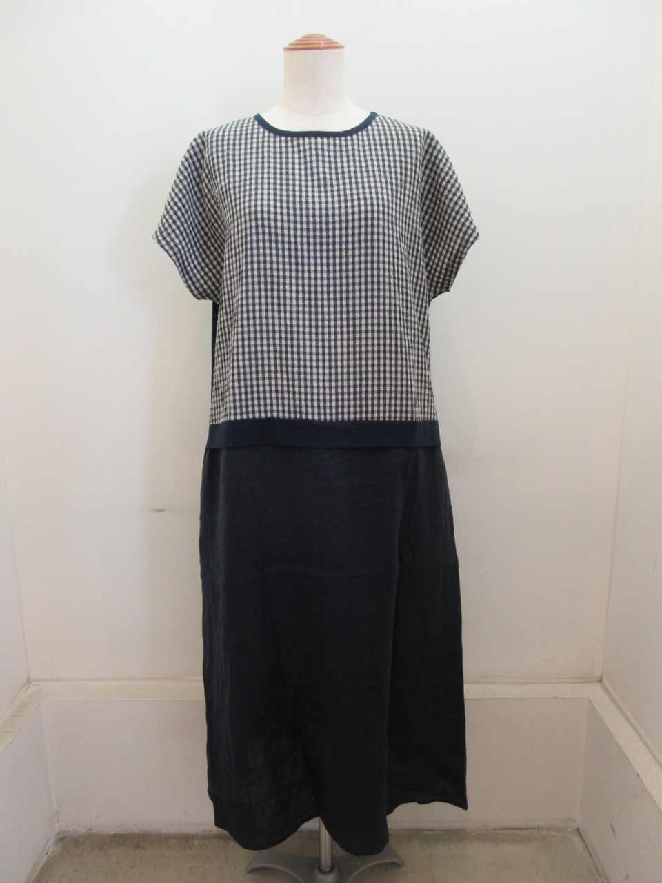 KEI Hayama PLUS(ケイハヤマプリュス) ギンガム麻混チェックサイロ天竺×フレンチリネンフレンチスリーブワンピース:ネイビー