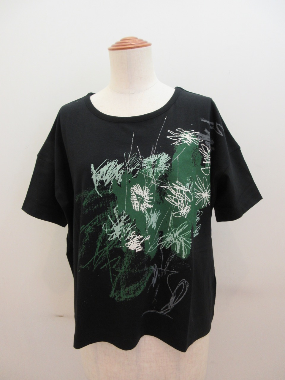 Y's YOHJI YAMAMOTO (ワイズ　ヨウジヤマモト) コットン天竺荒れている花柄顔料プリントゆったり丸首Tシャツ:ブラック