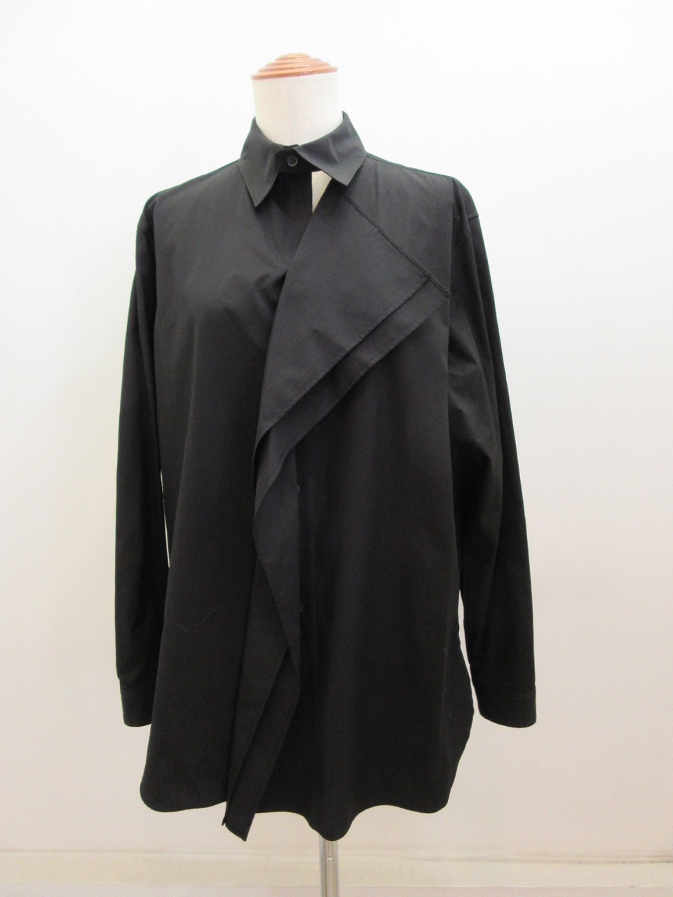 Y's YOHJI YAMAMOTO (ワイズ　ヨウジヤマモト) 100/2ブロード左前フラシ長袖ブラウス:ブラック
