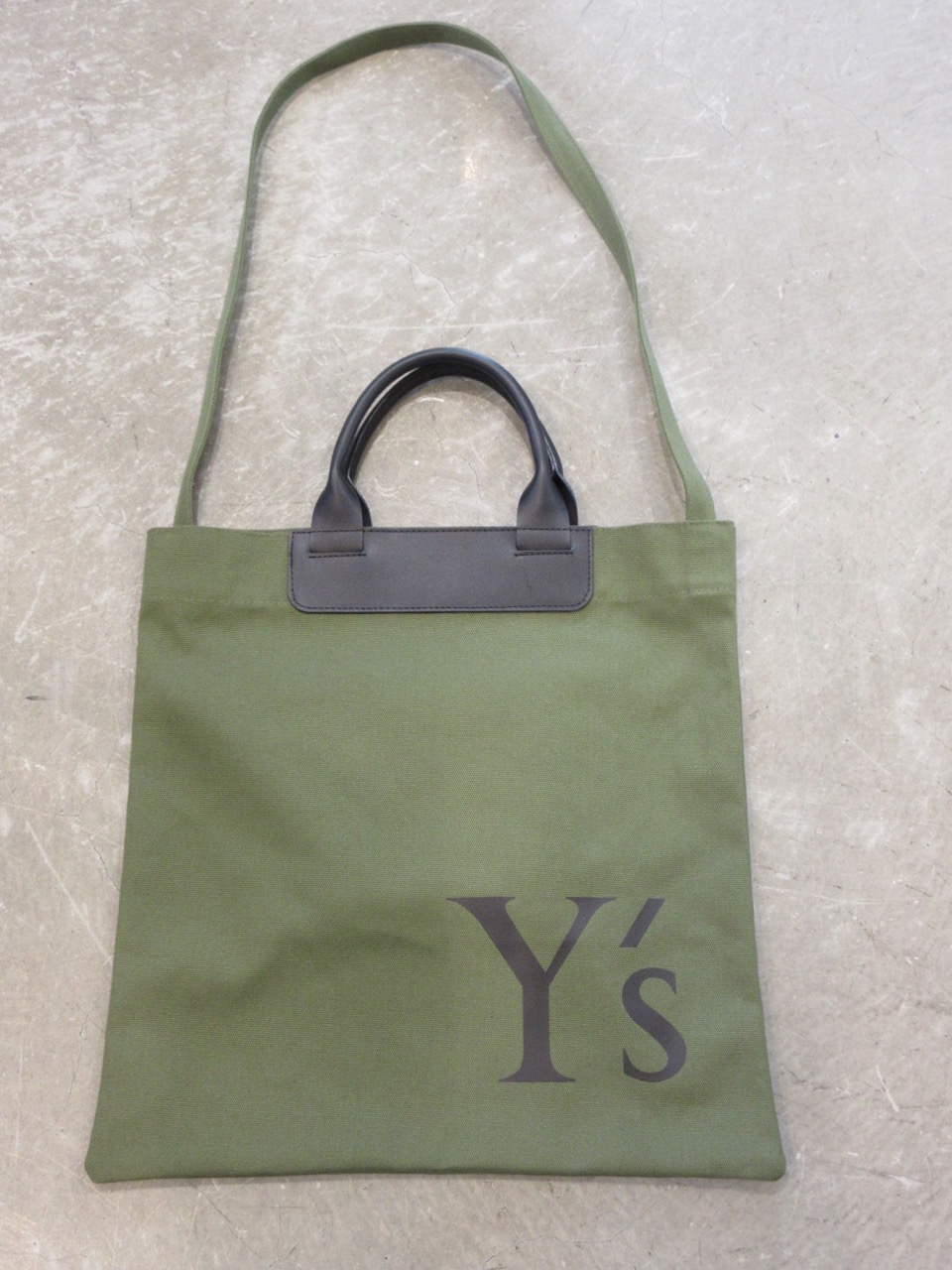 Y's YOHJI YAMAMOTO (ワイズ　ヨウジヤマモト) コットンキャンバスY’sプリントバッグ:カーキ