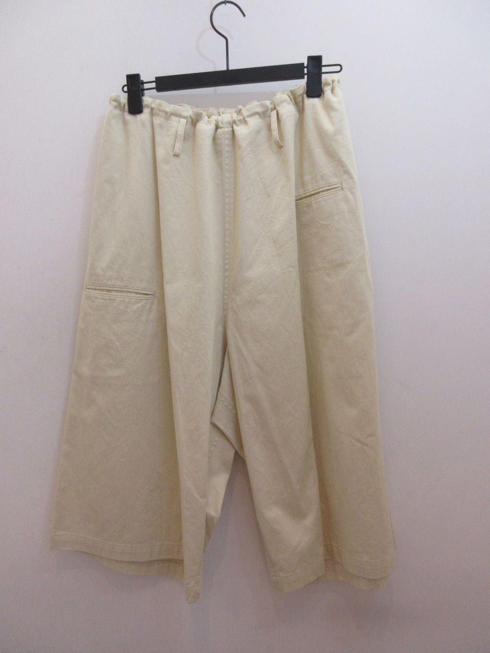 Y's YOHJI YAMAMOTO (ワイズ　ヨウジヤマモト) コットンツイル製品柔軟洗い4P7分丈紐パンツ：ライトイエロー