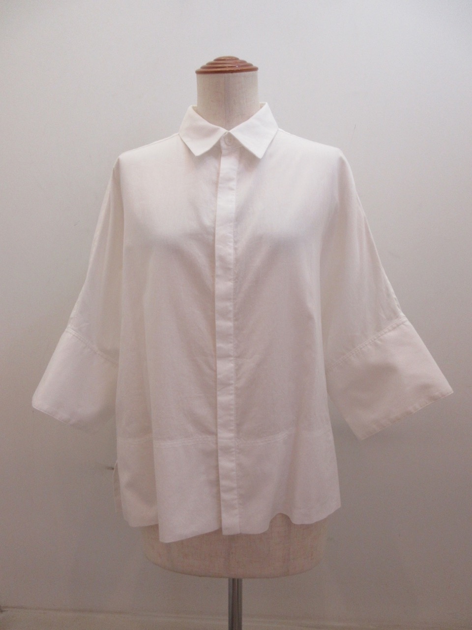 Y's YOHJI YAMAMOTO (ワイズ　ヨウジヤマモト) コットン薄ツイル製品柔軟洗いワイドカフスシャツ：ホワイト