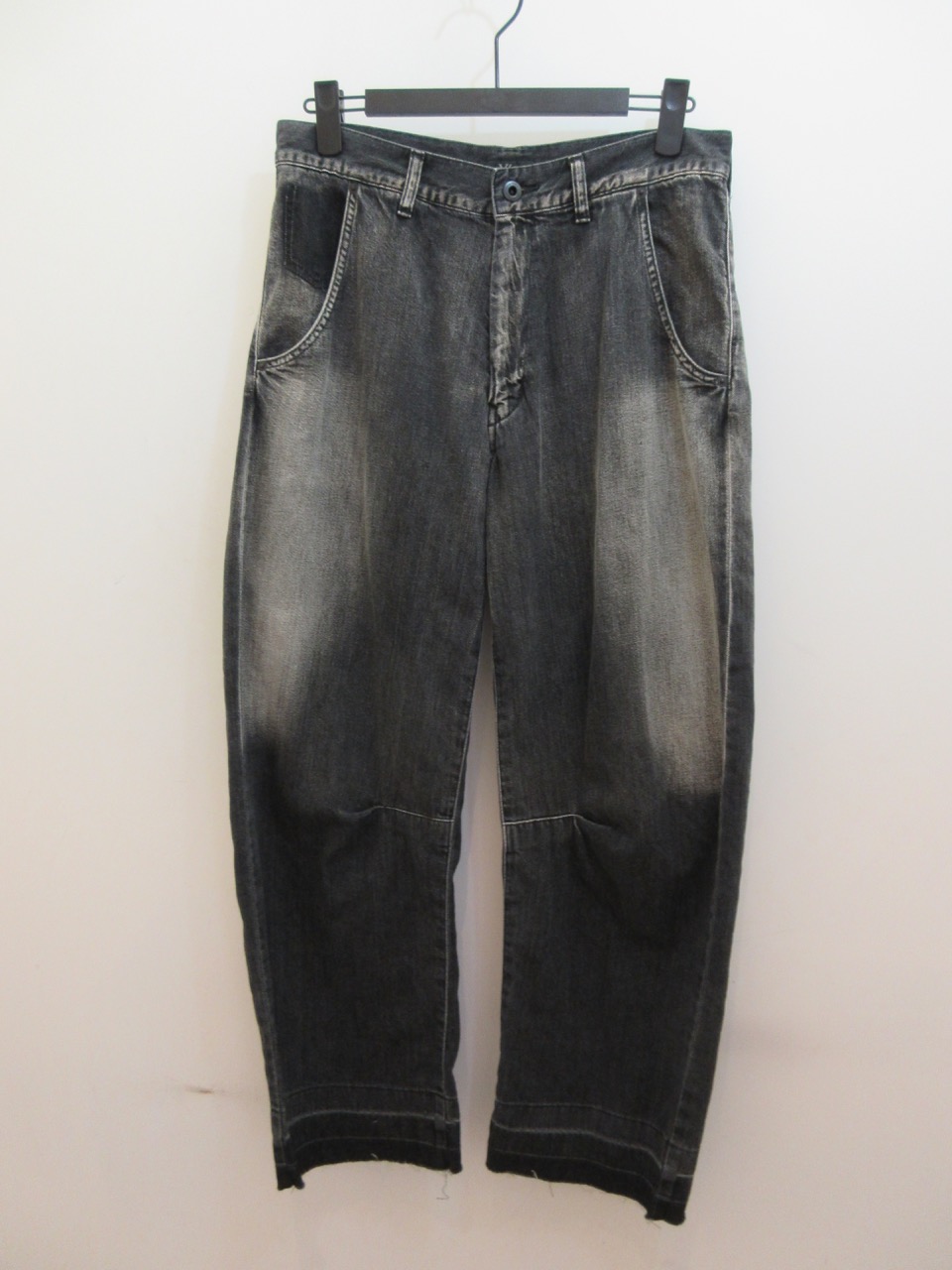 Y's YOHJI YAMAMOTO (ワイズ　ヨウジヤマモト) スポテッドデニムマチ入り太パンツ:ブラック