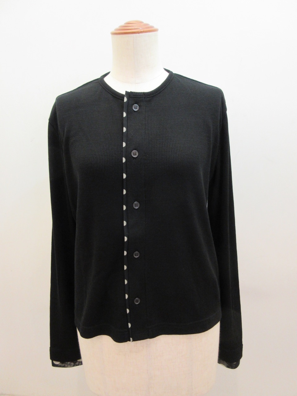 Y's YOHJI YAMAMOTO (ワイズ　ヨウジヤマモト) ウールテレコ×水玉チュール袖口重ね前開きカーディガン:ブラック