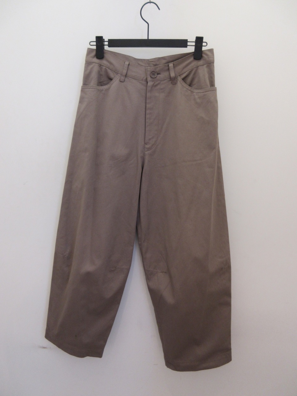 Y's YOHJI YAMAMOTO (ワイズ　ヨウジヤマモト) コットンツイル膝ダーツタチキリパンツ：グレー