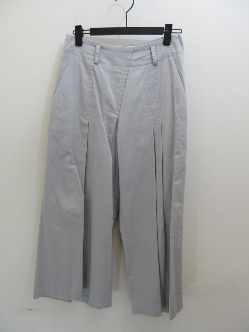 Y's YOHJI YAMAMOTO (ワイズ　ヨウジヤマモト) コットンツイルランダムタック太パンツ：ライトグレー