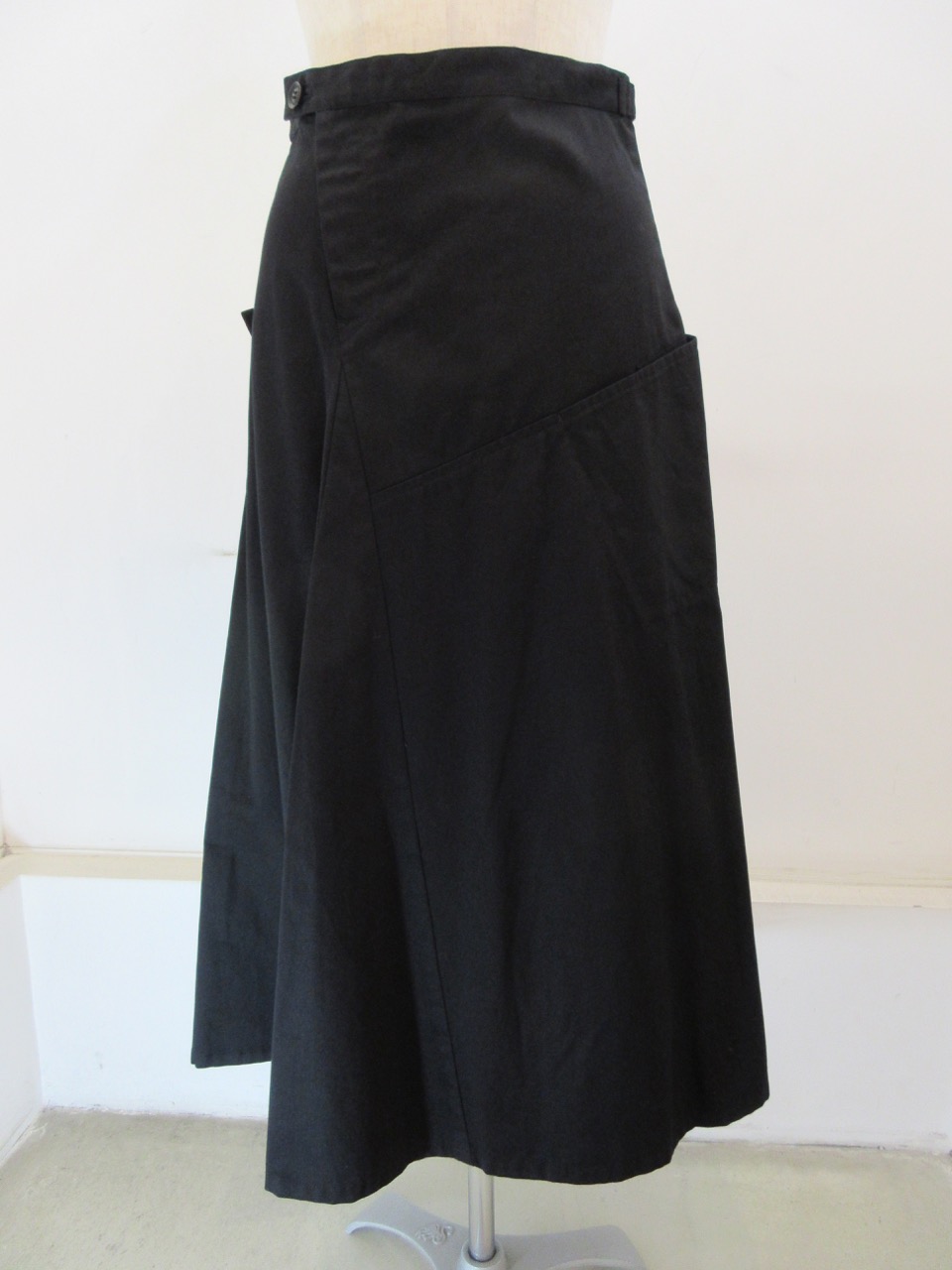 Y's YOHJI YAMAMOTO (ワイズ　ヨウジヤマモト) コットンツイルマチ入りフレアスカート:ブラック
