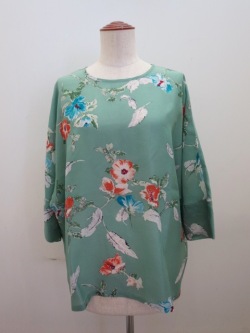 Kei Hayama Plus ケイハヤマプリュス 羽に舞うプリントテンセルキュプラローン5分袖ブラウス