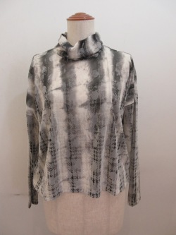 Y's YOHJI YAMAMOTO (ワイズ　ヨウジヤマモト) チュール千鳥水玉フロッキープリントハイネック長袖Tシャツ：アイボリー