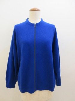 KEI Hayama PLUS(ケイハヤマプリュス) 12Gハイブリッドメリノウールホールガーメントフロントジップニットジャケット：ブルー