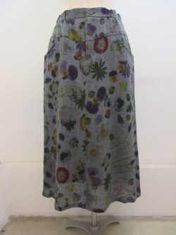 KEI Hayama PLUS(ケイハヤマプリュス) ボタニカルプリントウールガーゼウエストゴム セミフレアスカート：グレー