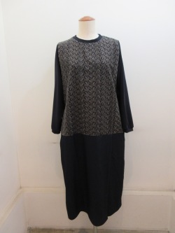 KEI Hayama PLUS(ケイハヤマプリュス) ムーンボタニカル刺繍×ライトダンボールニット長袖ワンピース：ネイビー