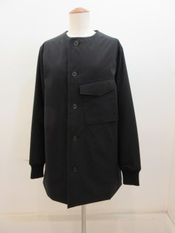 Y's YOHJI YAMAMOTO (ワイズ　ヨウジヤマモト) ポリエステルタフタ左胸ポケット袖口リブジャケット：ブラック