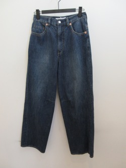 H.A.K (ハク)ヒップポケット雨蓋付きドレープデニムパンツ：ネイビー