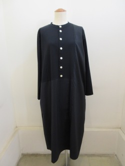 KEI Hayama PLUS(ケイハヤマプリュス) レーヨンポンチストライプ長袖多素材ミックスワンピース：ネイビー