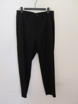 Y's YOHJI YAMAMOTO (ワイズ　ヨウジヤマモト)シワギャバテーパードパンツ：ブラック