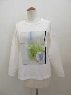 KEI Hayama PLUS(ケイハヤマプリュス)  ジュンイイダイラストカラープリント×ギザブレンド天竺長袖Tシャツ：オフホワイト