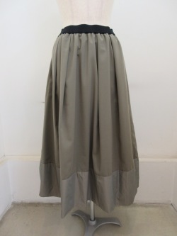 KEI Hayama PLUS(ケイハヤマプリュス)ポリレーヨンストレッチウォシャブルギャザースカート：カーキ