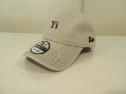 Y's YOHJI YAMAMOTO (ワイズ　ヨウジヤマモト) ニューエラーとコラボY’sロゴキャップ：オフホワイト