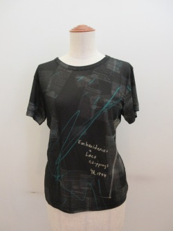 Y's YOHJI YAMAMOTO (ワイズ　ヨウジヤマモト) スムスニュースペーパープリント丸首半袖Tシャツ:ブラック
