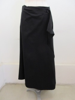 Y's YOHJI YAMAMOTO (ワイズ　ヨウジヤマモト) コットンツイル製品柔軟洗いラップスカート:ブラック