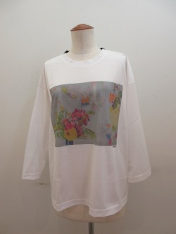 KEI Hayama PLUS(ケイハヤマプリュス) ジュンイイダ花柄プリントギザブレンド天竺長袖Tシャツ：ホワイト