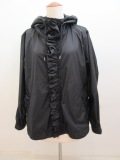 H.A.K (ハク) ナイロンタフタフード付きフロントフリルジャケット：ブラック