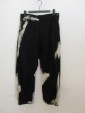 Y's YOHJI YAMAMOTO (ワイズ　ヨウジヤマモト) 8ozデニム製品ハケ脱色加工タックパンツ脇ファスナー：ブラック