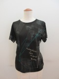 Y's YOHJI YAMAMOTO (ワイズ　ヨウジヤマモト) スムスニュースペーパープリント丸首半袖Tシャツ:ブラック
