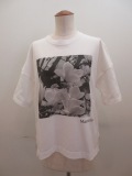 KEI Hayama PLUS(ケイハヤマプリュス) マグノリアフォットプリントモダン天竺半袖Tシャツ：ホワイト